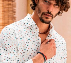 camisa estampada hombre blanca