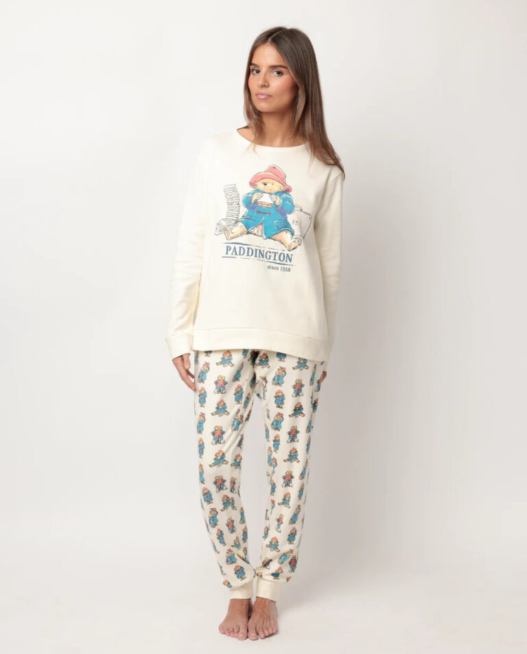 Pijama Paddington para mujer de manga larga con tejido suave y diseño cómodo ideal para dormir en noches frescas.