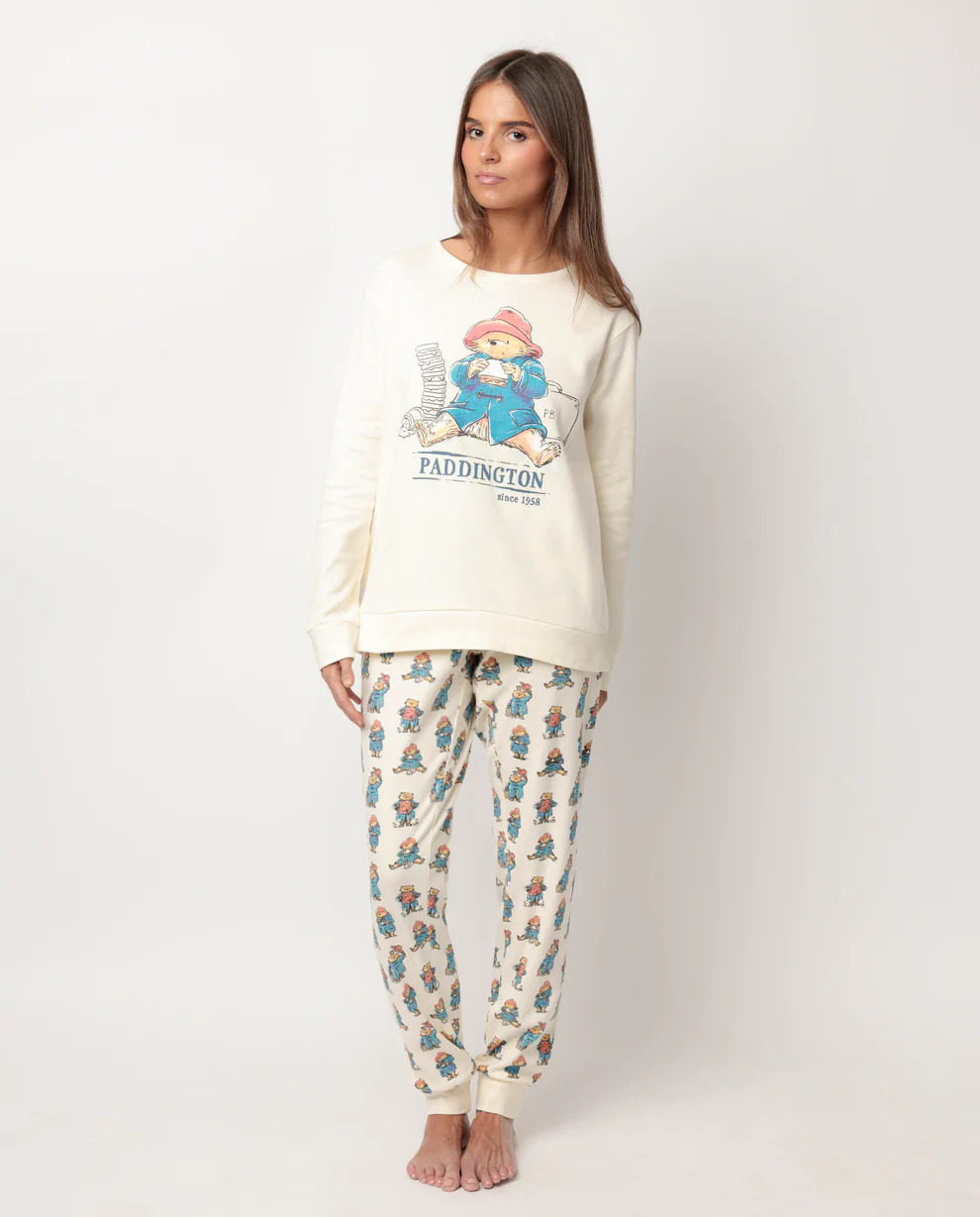pijama-paddington-mujer-manga-larga Pijama Paddington para mujer de manga larga con tejido suave y diseño cómodo ideal para dormir en noches frescas.