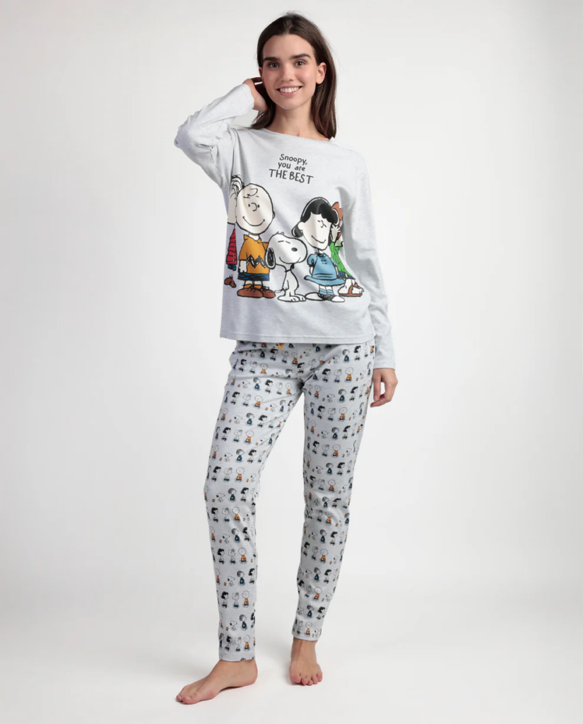 pijama-peanuts-mujer-algodon Pijama Peanuts para mujer de algodón con tejido transpirable y diseño cómodo ideal para dormir.